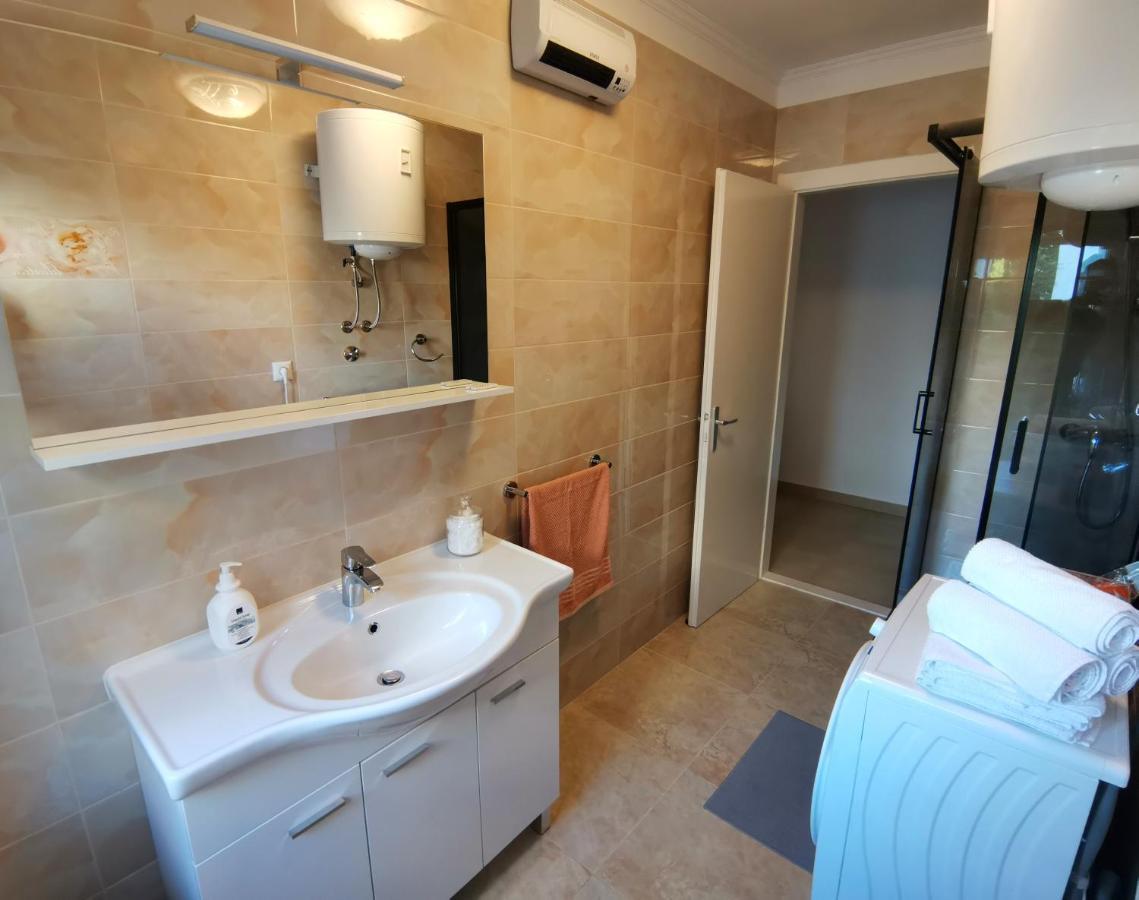 Honeycomb Apartment Split - Free Parking Exterior foto